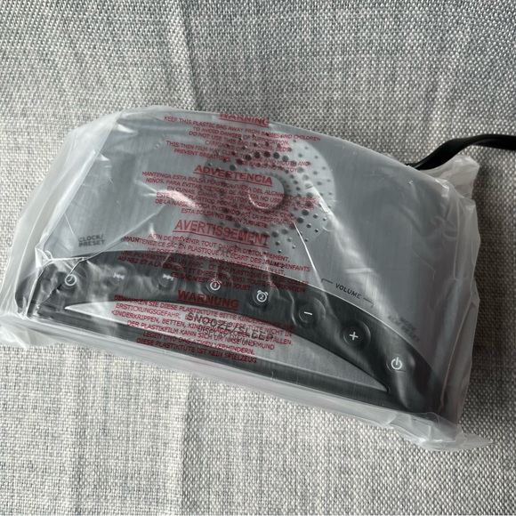 Timex AM/FM Dual Alarm Clock Radio Large LED Display Aux Input Battery Backup - Picture 11 of 15